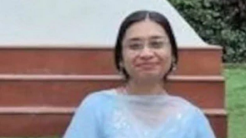 Delhi University Assistant Professor Found Murdered Inside Her House in Vasundhara Enclave (Watch Video)