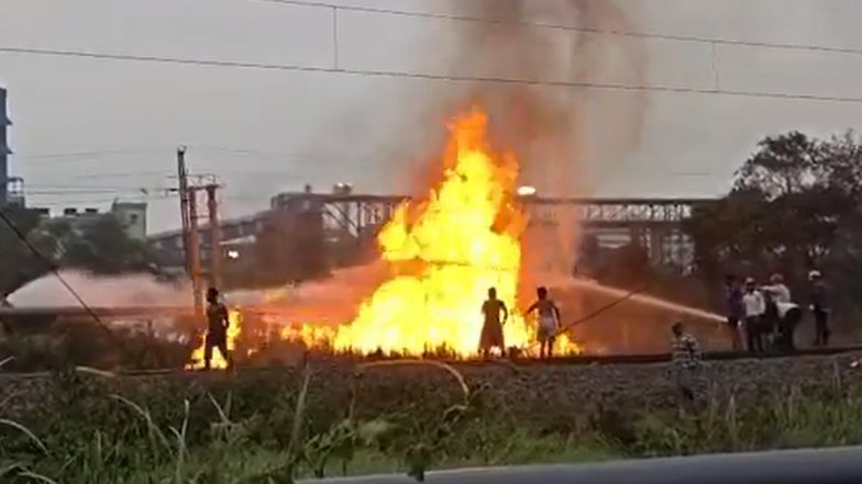 Haldia Fire: At Least 35 Injured, Train Services Halted After Massive Blaze Erupts at Naphtha Pipeline in West Bengal (Watch Video)