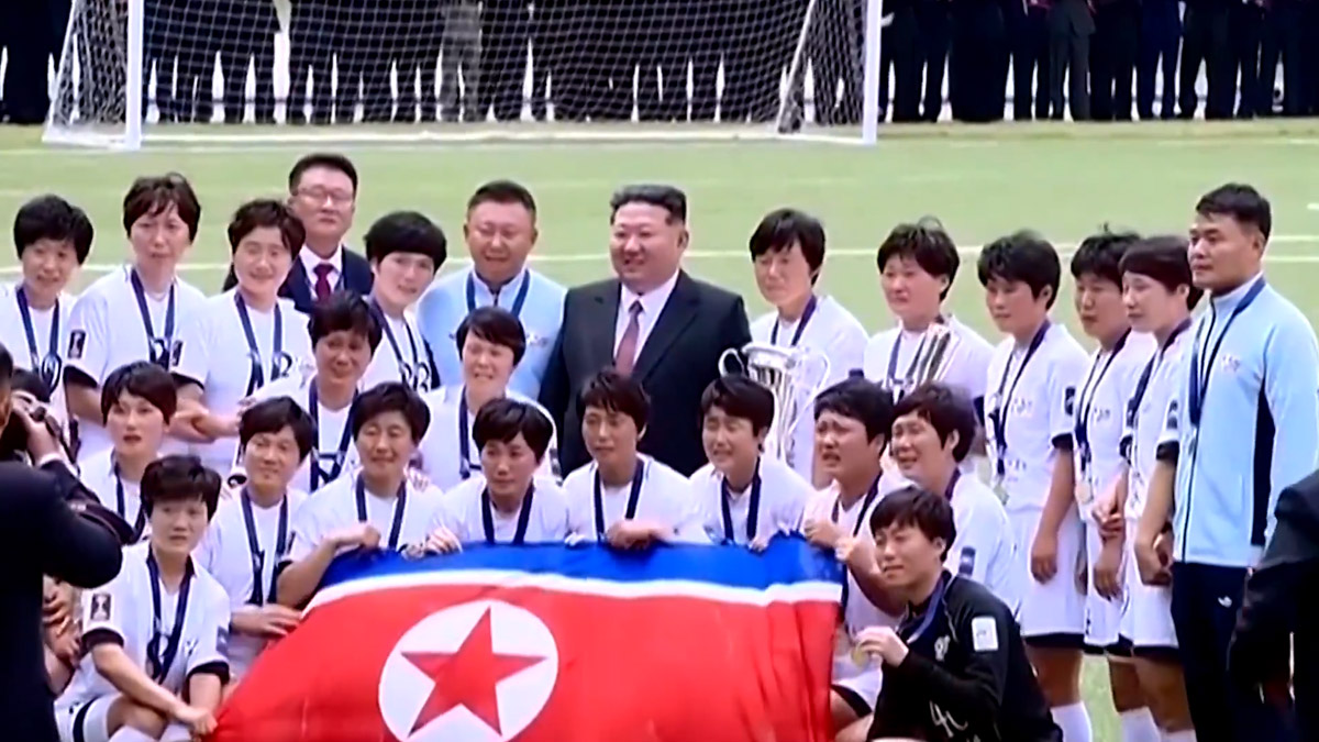 North Korea: Kim Jong-un Personally Welcomes Naegohyang Women's FC in Pyongyang After Historic AFC Title Win (Watch Video) | ⚽ LatestLY