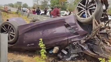 BMW Z4 Crash on Mumbai-Vadodara Highway Kills 2, Leaves 1 Critically Injured in Badlapur (Watch Video)