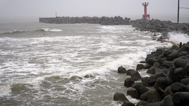 Japan: Tropical Storms Mekkhala and Higos Trigger Flooding, Heavy Rain to Lash Tokyo