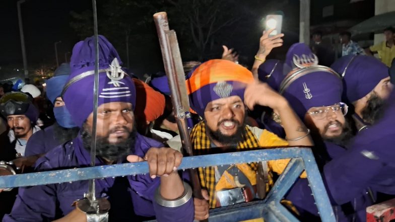 Uttarakhand Tension: Nihang Sikhs Breach Police Barricades, Enter State After Standoff at Border