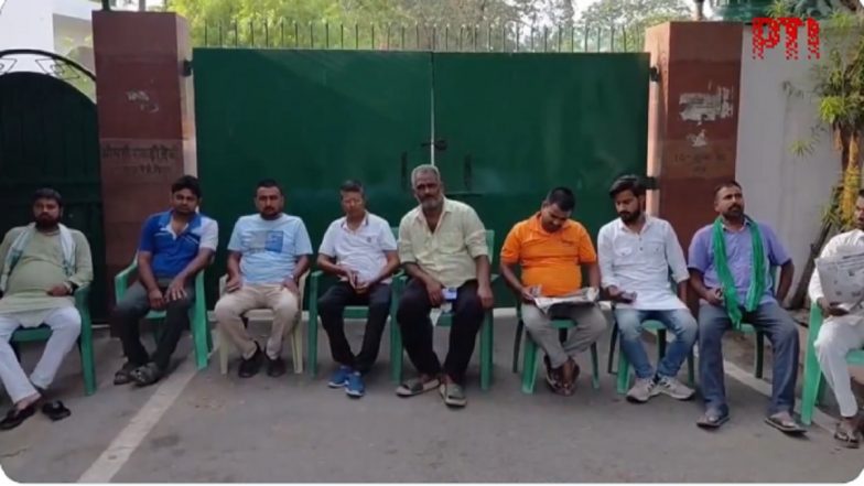 RJD Workers with Lathis Take Over Security at Rabri Devi Patna Home After Lalu Prasad Family Sends Back State Police (Watch Video)