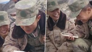 social-viral-Chinese PLA Soldier Sings Shah Rukh Khan’s ‘Aankhein Khuli Ho Ya Ho Band’ Song With Indian Army Jawans Near LAC, Video Goes Viral