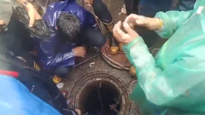 Mumbai Man Dies After Falling Into Open Manhole During Drainage Maintenance in Sakinaka (Watch Video)