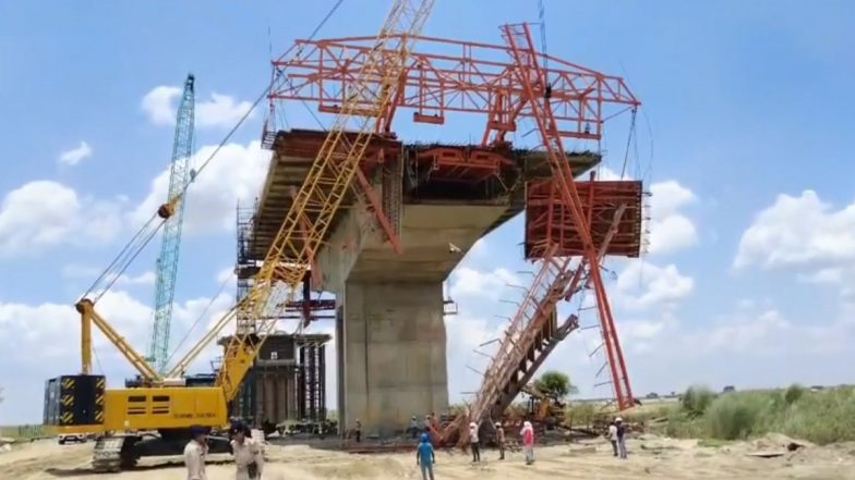 Samastipur Bridge Collapse: Slab of Under-Construction Ganga Bridge Crashes in Bihar, 6 Workers Injured (Watch Video)