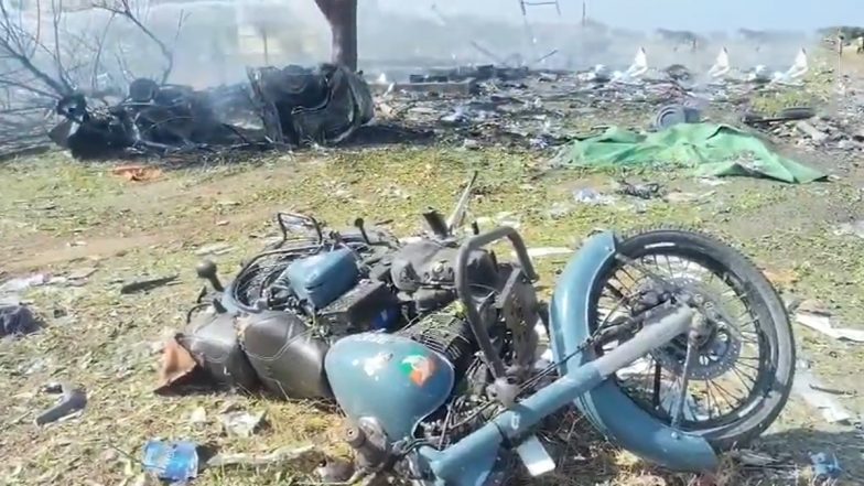Tamil Nadu: 3 Killed in Massive Blast at Illegal Firecracker Unit Near Sivakasi (Video)