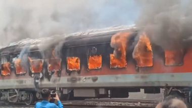 Sabarmati Express Coach Catches Fire While Parked at Ahmedabad Railway Yard, No One Hurt (Video)