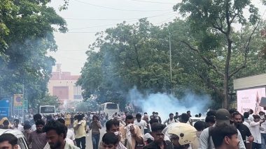 CJP Protest: Delhi Police Use Lathi Charge, Tear Gas to Stop 'Sansad Chalo' March Near Parliament (Videos)
