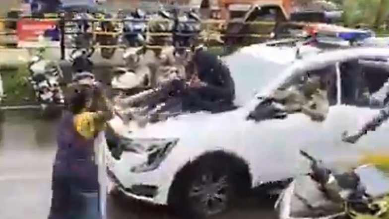 Pune Viral Video: Juvenile Accused Tied to Police Van Bonnet After Murder, Relative Seen Hitting Them With Slipper