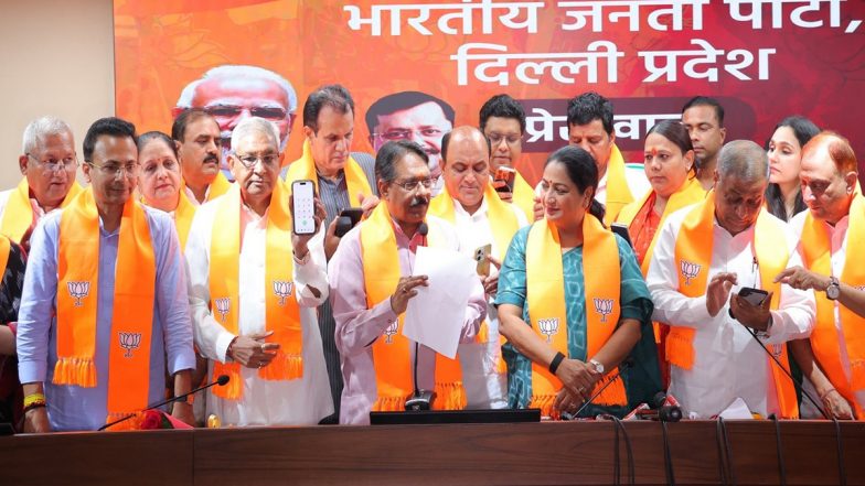 Delhi: 16 Indraprastha Vikas Party Councillors Join BJP After Breaking Away From AAP Last Year (Watch Video)
