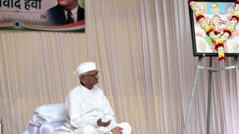 Anna Hazare Backs Jantar Mantar Protest, Holds Silent Demonstration in Maharashtra (Video)