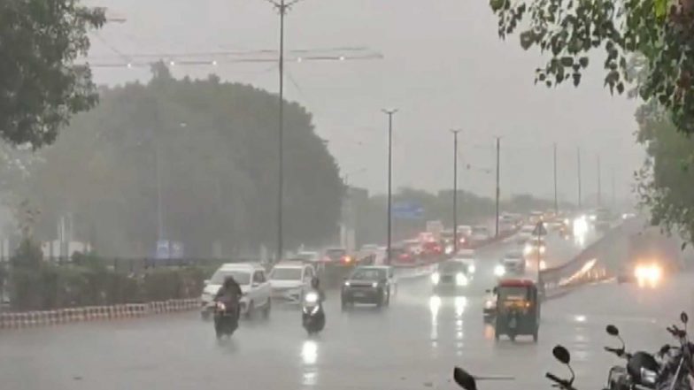 India News | Delhi Witnesses Light Early Morning Rain, Humidity Remains High