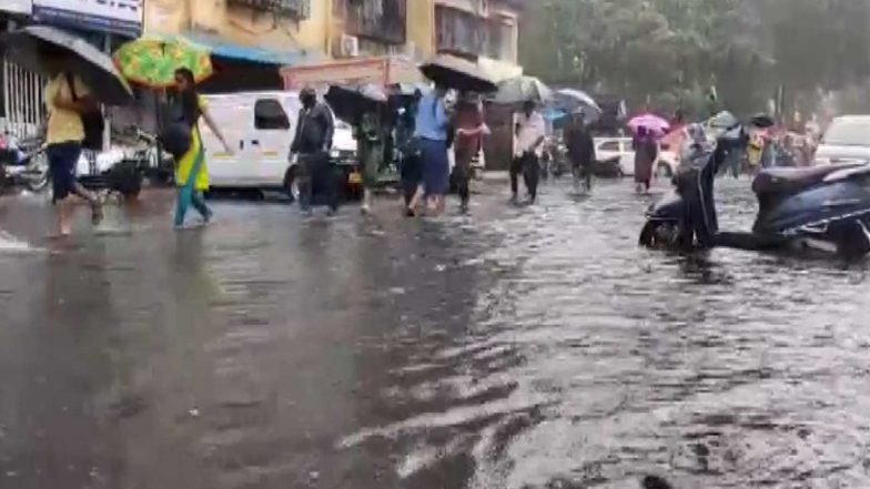 India News | Heavy Rain Causes Waterlogging in Several Mumbai Areas; IMD Issues Red Alert for Next 3 Hours