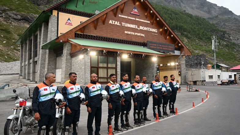 India News | Indian Army's Corps of Signals Dare Devils Attempt New World Record at Atal Tunnel