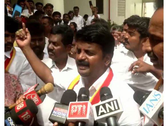 印度新聞| AIADMK 高級領導人 C Vijayabaskar、MR Vijayabhaskar、MSM Anandan 和 Valarmathi 加入 TVK