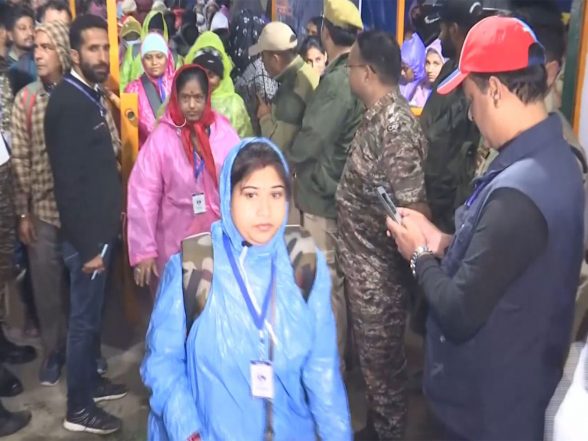 Ειδήσεις Ινδίας | Amarnath Yatra 2026: Η πρώτη παρτίδα προσκυνητών αναχωρεί από τα στρατόπεδα βάσης Baltal και Pahalgam εν μέσω αυστηρών μέτρων ασφαλείας