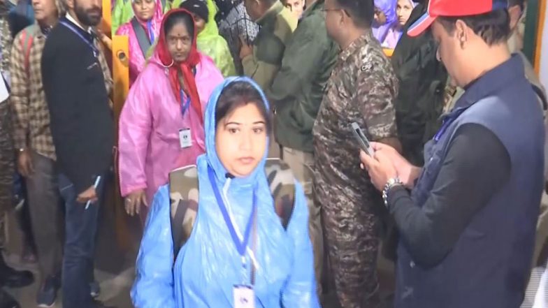 India News | Amarnath Yatra 2026: First Batch of Pilgrims Departs from Baltal and Pahalgam Base Camps Amid Tight Security