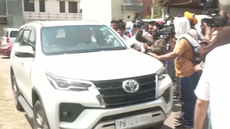 India News | Divide in Punjab Congress, Charanjit Channi's Supporters Bat for Replacing Amarinder Singh Raja Warring as PCC Chief