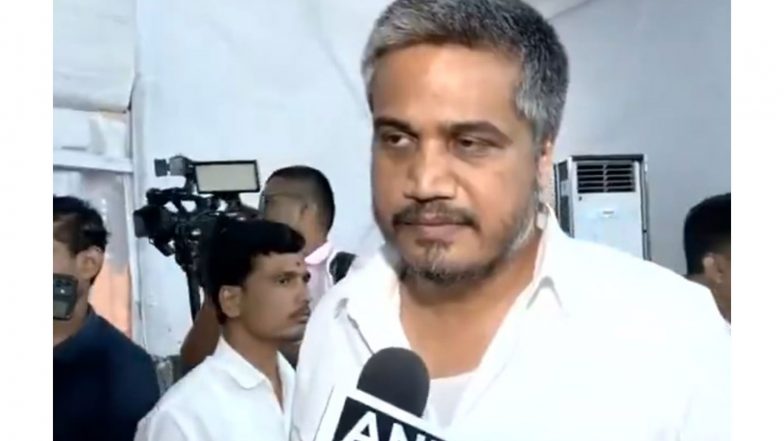 India News | Open Manhole Death: Rohit Pawar Meets Victim's Kin in Mumbai, Says Such Incidents Recur Annually