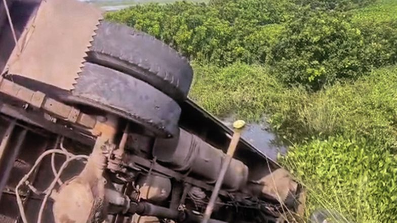 India News | Karnataka: 8 Injured, 3 Critical as KSRTC Bus Overturns in Chikkaballapur
