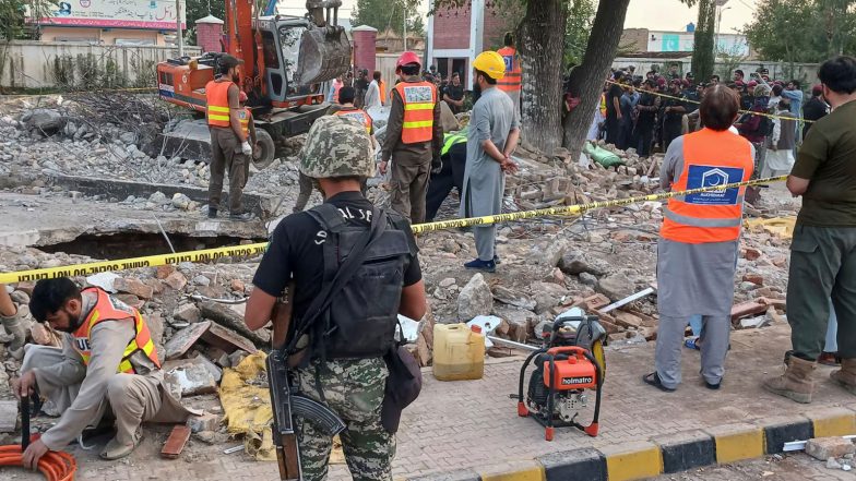 World News | State Apathy in Pakistan: Two Sanitary Workers Suffocate to Death in Toxic Manhole Without Basic Safety Gear
