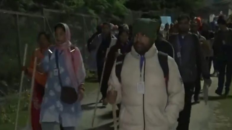 India News | J-K: Fourth Batch of Amarnath Yatra Pilgrims Departs from Pahalgam's Nunwan Base Camp