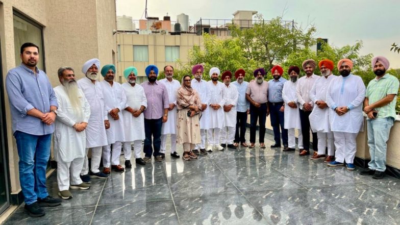 India News | Channi, Randhawa, Pargat Join Hands to Send Cryptic Unity Message in Punjab Congress to High Command