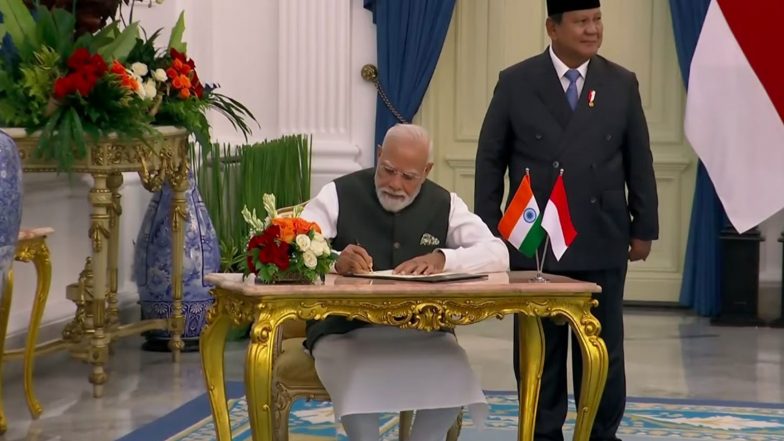 World News | PM Modi Signs Guestbook Upon Meeting Indonesian President Prabowo Subianto