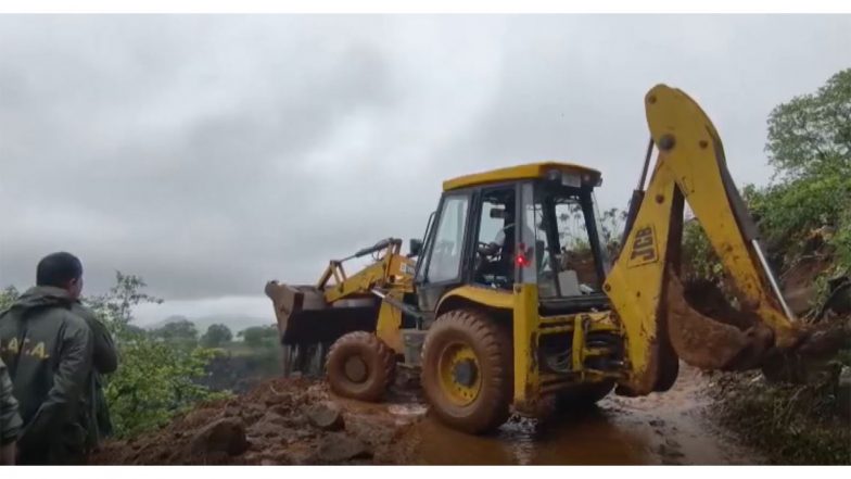 India News | Central Railway Cancels Multiple Trains as Landslide Restoration Continues in Lonavala-Karjat Ghat