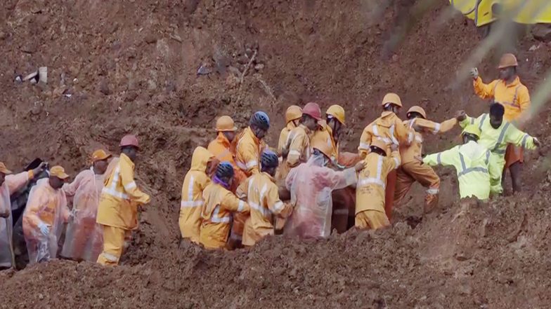 India News | Search Continues at Wayanad Landslide Site; Rescue Teams Use Sniffer Dogs, Earth Movers