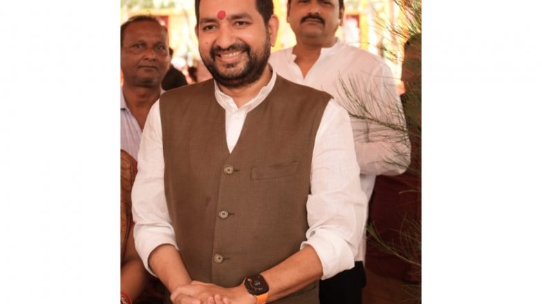 Business News | Pahal Expands Digital Education Drive, Distributes 100 Tablets to Bareilly Students