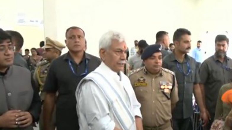 India News | J-K LG Manoj Sinha Reviews Amarnath Yatra Arrangements, Visits Pilgrims at Baltal Base Hospital