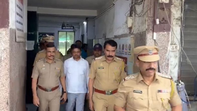India News | KDMC Hospital Assault Case: Shiv Sena Corporator Mhatre Taken to Kalyan Sessions Court