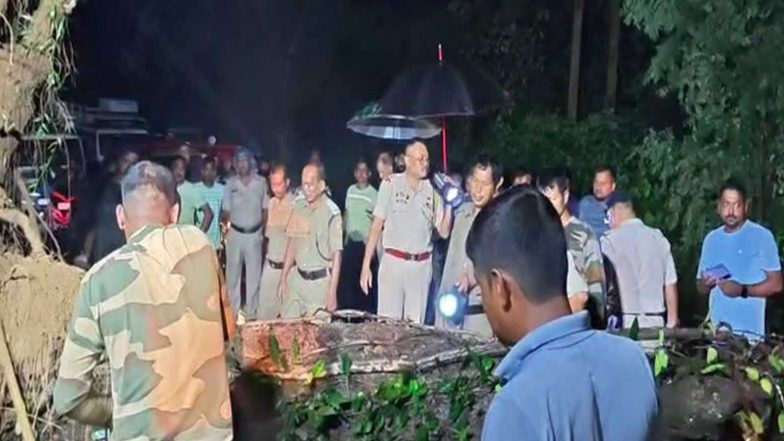 India News | Tripura: Massive Tree Falls on Assam-Agartala NH Near Barmura, Traffic Comes to Standstill