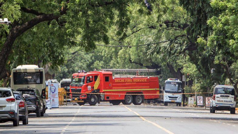 India News | Fire Breaks out in House at Delhi's Majlis Park; Five Fire Tenders Deployed