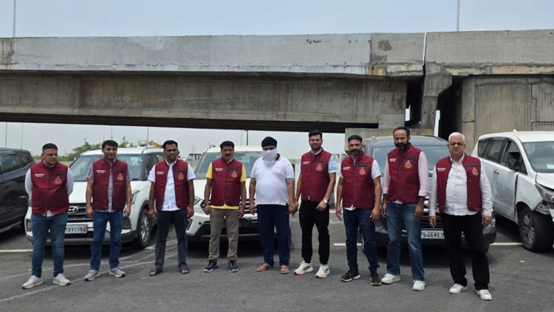 India News | Delhi Crime Branch Busts Inter-state Luxury Car Theft Syndicate; 12 High-end Vehicles Recovered