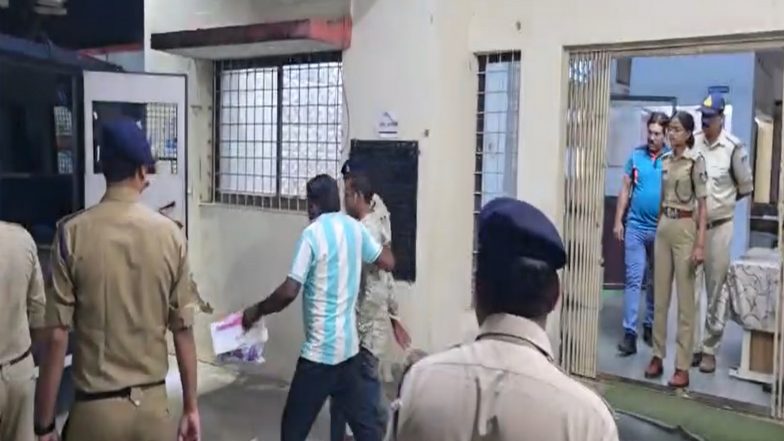 India News | MP: Man Creates Ruckus, Assaults Staff Inside Court Premises in Betul, Police Complaint Filed