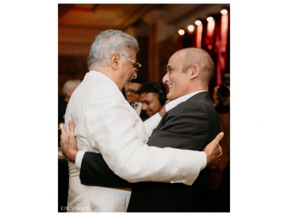 Ψυχαγωγικά Νέα | Ο Akshaye Khanna κάνει σπάνια εμφάνιση στον γάμο της Anshula Kapoor