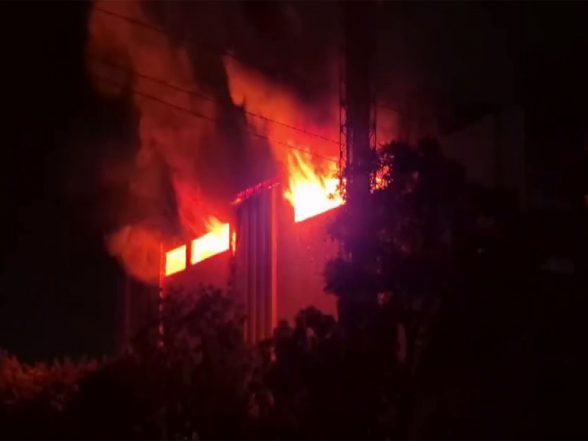 Ειδήσεις Ινδίας | Gurugram: Τεράστια φωτιά ξεσπά σε αποθήκη στην περιοχή Jund Sarai