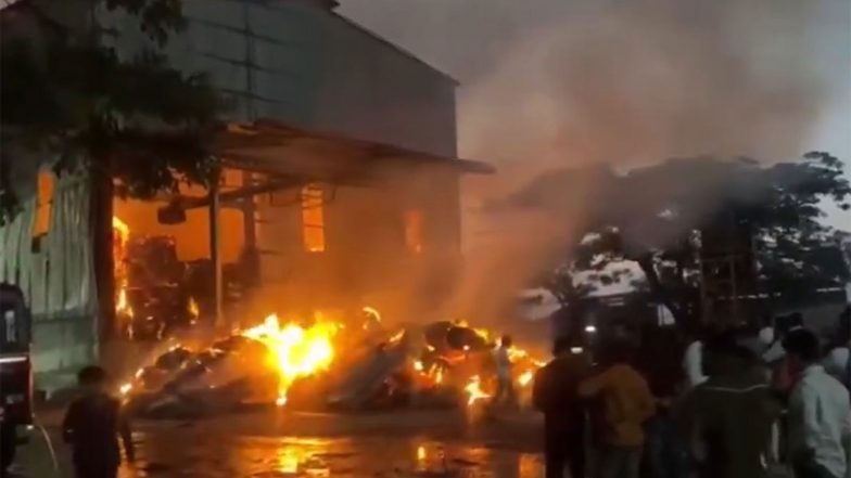 India News | Karnataka: Massive Fire Breaks out at Paper Packaging Factory; No Casualties Reported