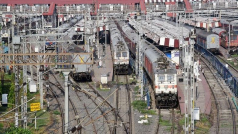 India News | Two Injured in Scuffle Aboard Mumbai Local Train; Both Hospitalised