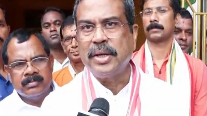 India News | Odisha: Dharmendra Pradhan Visits Govardhana Peeth in Puri, Seeks Shankaracharya's Blessings Ahead of Rath Yatra