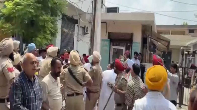 India News | Punjab: Clashes Break out During Qadian Municipal Council Presidential Election; State Assembly LoP Bajwa Alleges Police Bias