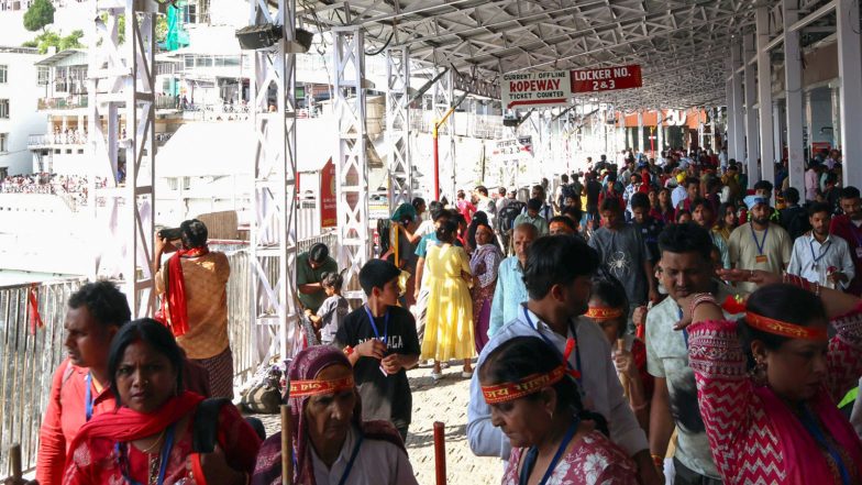 India News | Vaishno Devi Yatra Temporarily Suspended Due to Inclement Weather Advisory