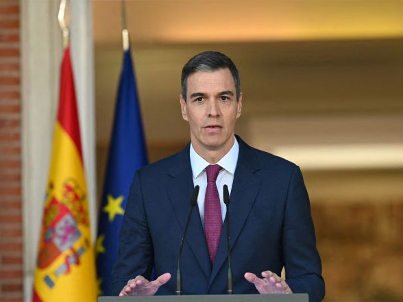 Παγκόσμια Νέα | Ο Ισπανός πρωθυπουργός Πέδρο Σάντσες παρευρίσκεται στον τελικό του Παγκοσμίου Κυπέλλου FIFA με τον Πρόεδρο Τραμπ
