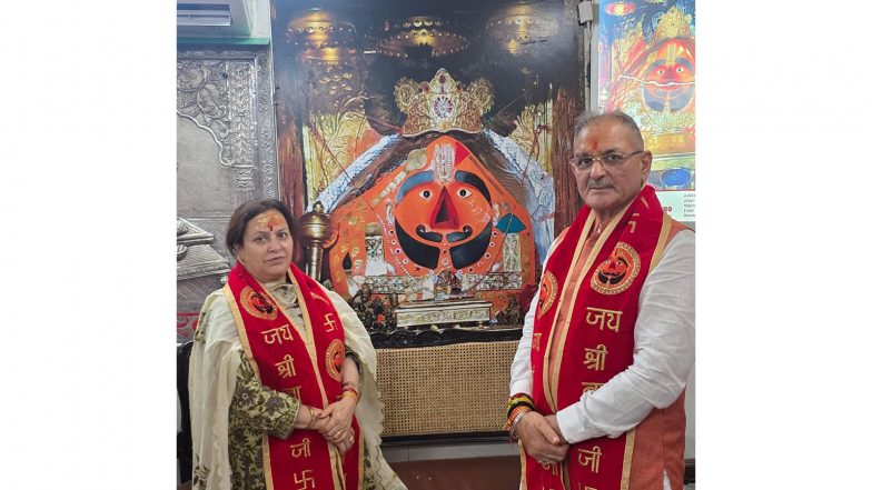 India News | Himachal Governor Pays Obeisance at Salasar Balaji Dham in Rajasthan, Offers Prayers for Nation's Peace and Prosperity