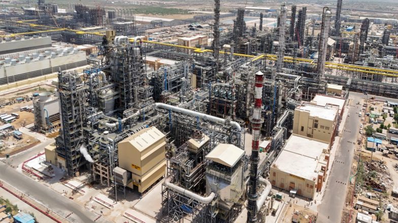 Business News | Elevated Crude Prices Squeeze OMCs' Retail Fuel Margins Despite Strong Refining Gains: Report
