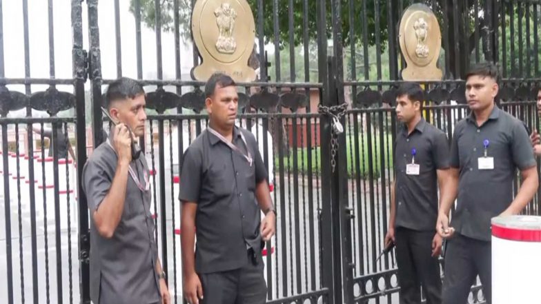 India News | Security Tightened at Parliament, Entry Gates Closed Amid Intensifying CJP Protests