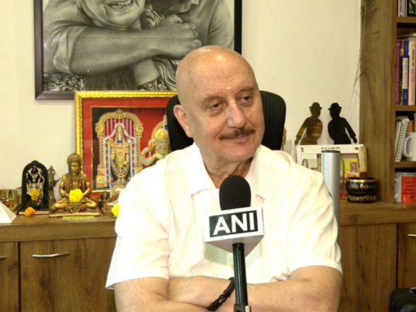 Entertainment News |  Anupam Kher Bags Jatayu's Role in Nitesh Tiwari's 'Ramayana'
